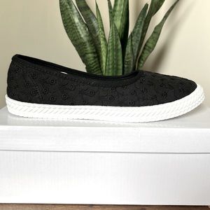 Danskin slip on black shoes/sneakers